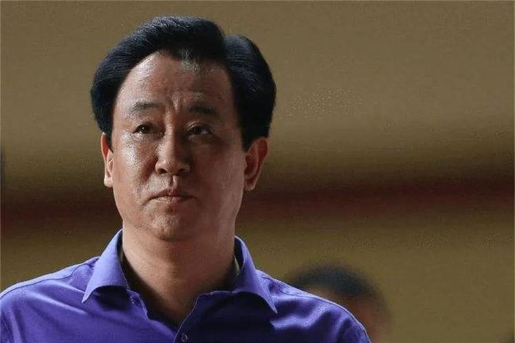 恒大欠了多少债（恒大暴雷欠下2万亿，被传跳楼自杀躲债，许家印：2023年全部还清）