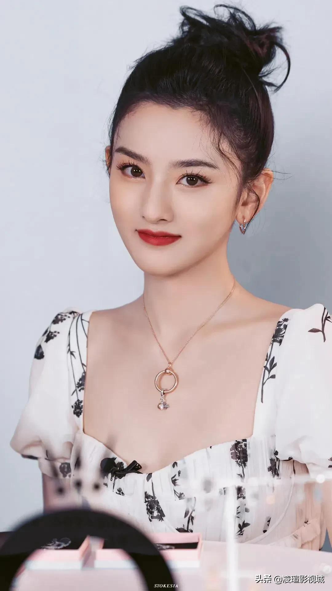 明星壁纸图片分享：宋祖儿（3）