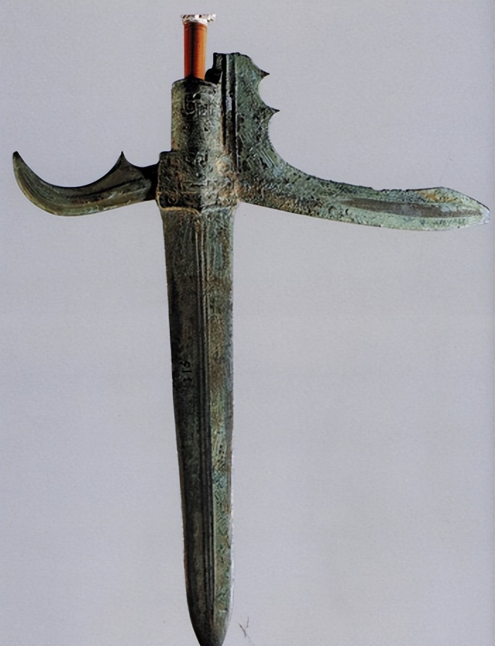 (青铜矛)商代前期的青铜兵器以戈为主.同时已出现矛,钺.