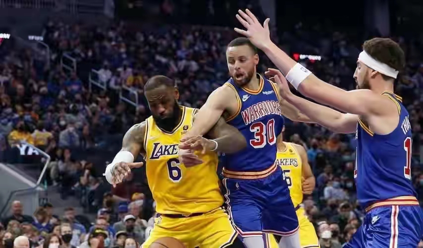 nba球星為什么被輕視（陰謀論么？外媒深度揭示庫里和詹姆斯不受NBA裁判待見的原因）