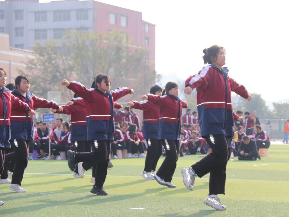 南充市李渡中学举行高一年级广播体操比赛(图14)