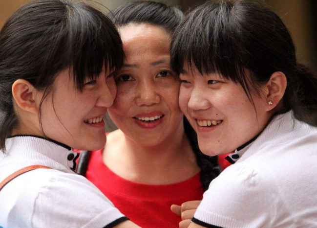 高考替考（双胞胎相貌几乎一致）