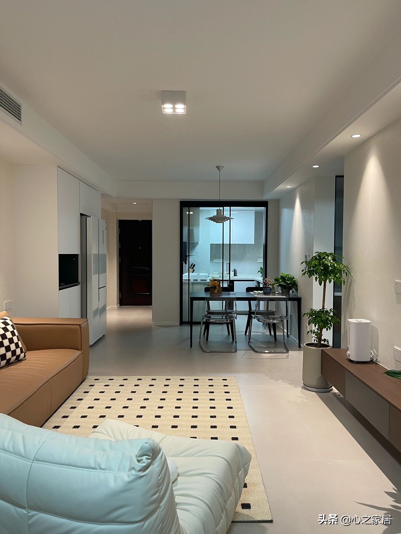 104㎡黑白配简约家装风格,装修普通颜值不普通,时尚大气够温馨