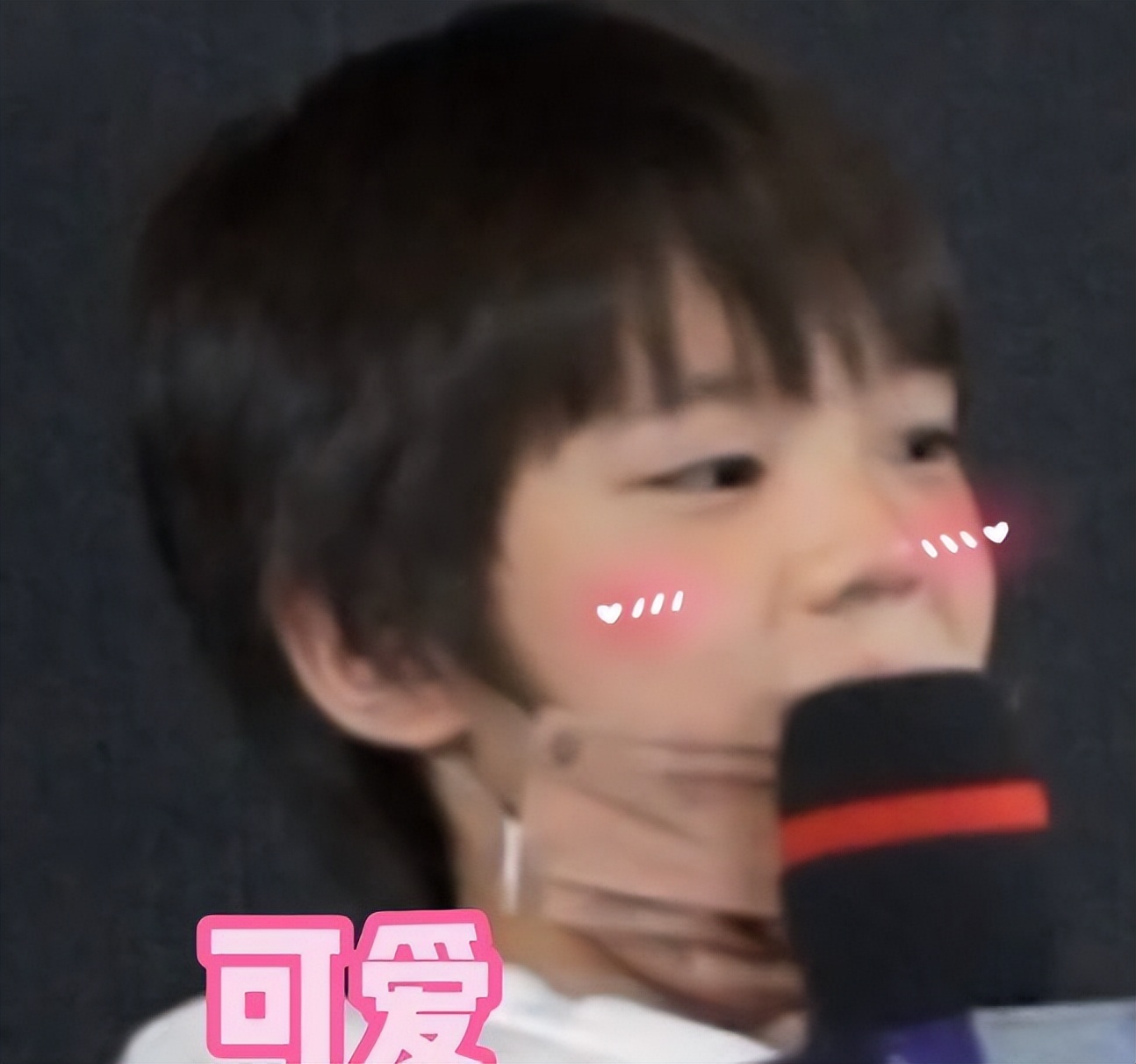 8岁嗯哼越长越帅！与陈思诚对接《孤勇者》暗号