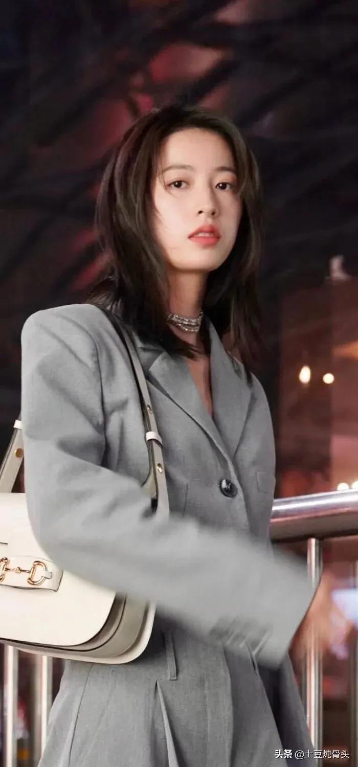 明星壁纸—周雨彤