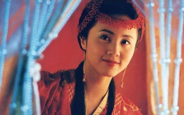 退圈13年后，不甘再做黄磊“背后的女人”：她的心思藏不住了....