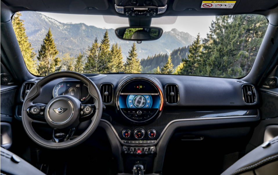 女的开什么车既实用又好看（女生开哪款车合适些）