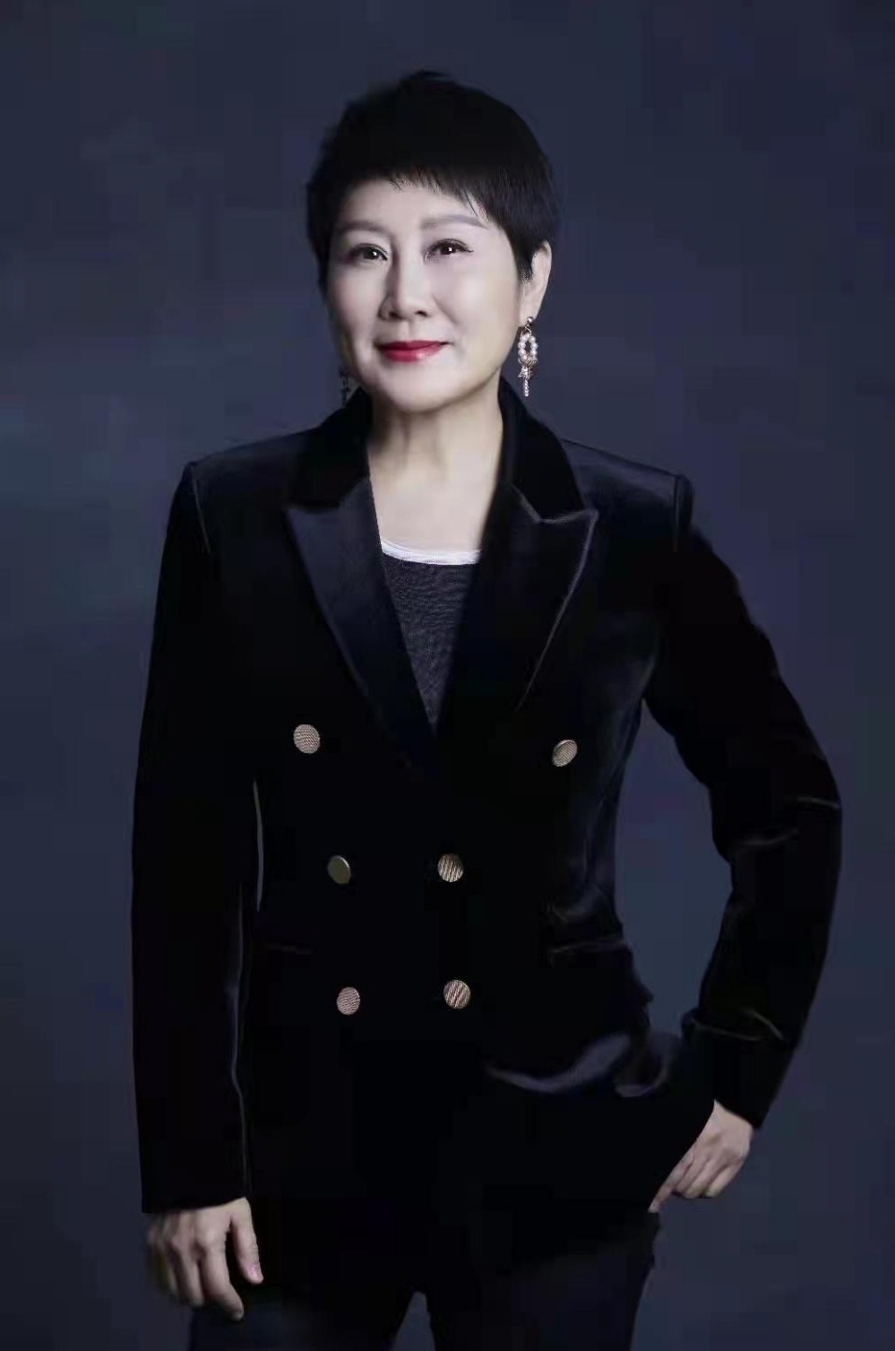 年轻时候的张凯丽演技的确没的说,表演的很自然.