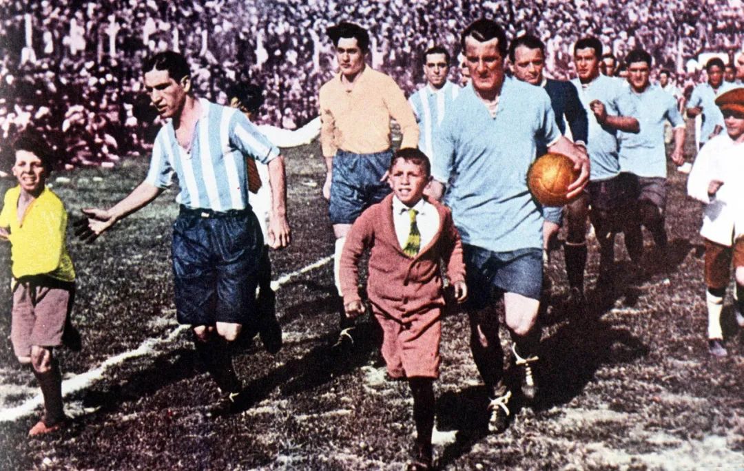 阿根廷巴西世界杯过程(世界杯史话：击溃阿根廷逆转巴西，他们两度捧起雷米特杯)