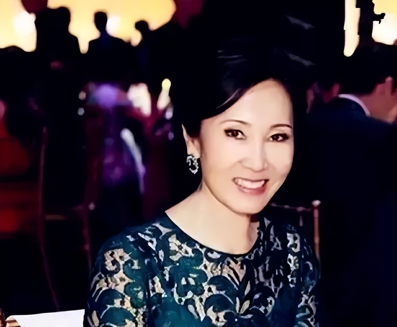 "万达之母"林宁:帮老公还债2000亿,王健林背后的女人有多牛?