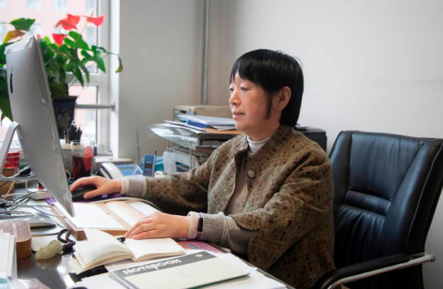 大学副教授晒出全年收入，最后金额成亮点，难怪教师行业竞争激烈