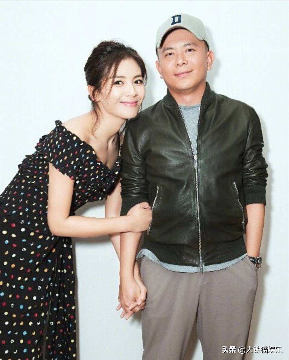 但刘涛还是挺让人钦佩的,她嫁入豪门不久王珂就遇到金融风暴破产了,那