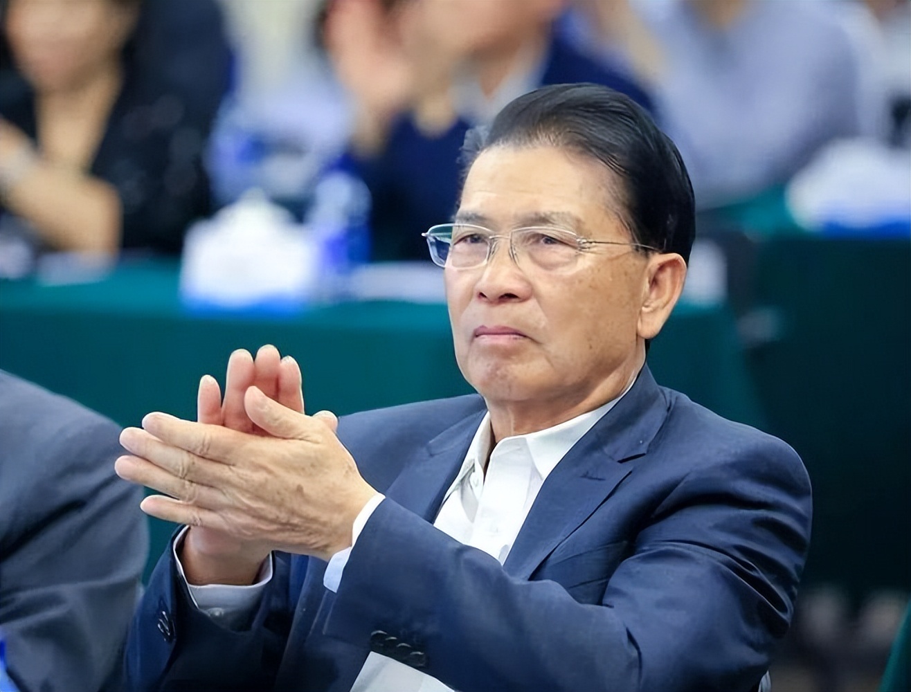美的老板何享健：坐拥2250亿财富却无人继承？三个孩子均是老总