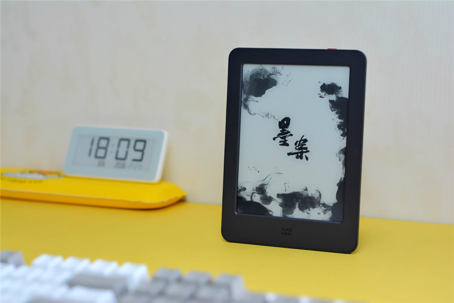 墨案青春版电纸书：价格友好轻盈便携，24级调光更懂你