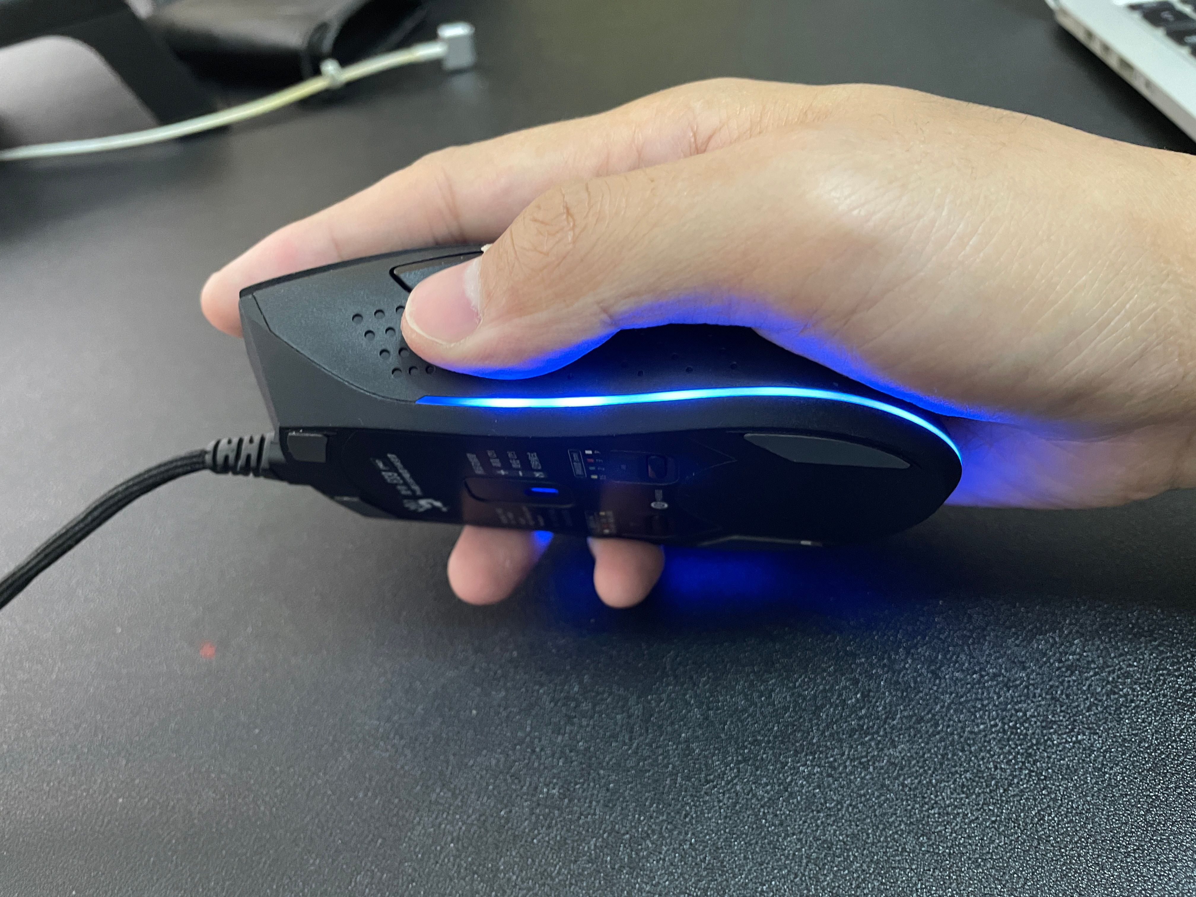 漂亮得不像实力派，血手幽灵ES9Pro电竞游戏鼠标亲测