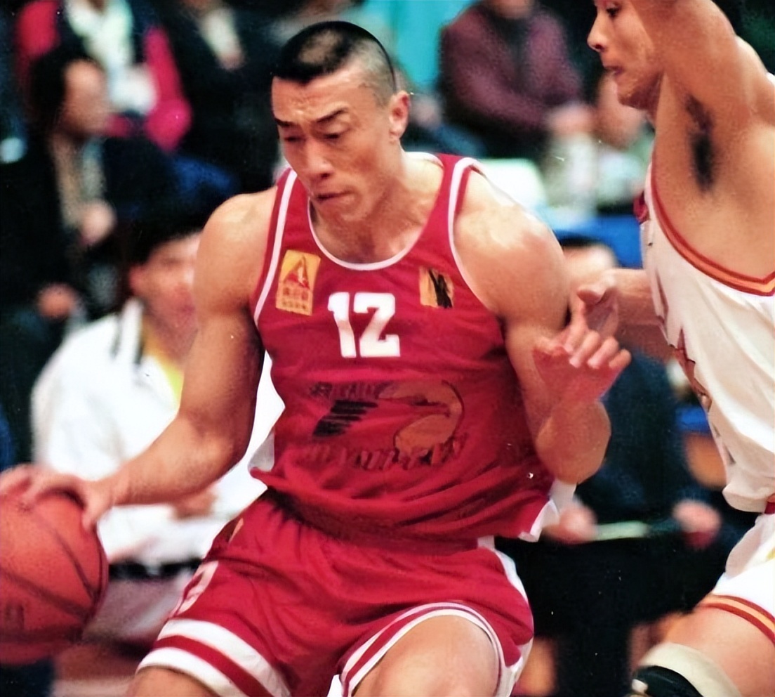 哪些nba球星都來過中國</h2>

<p>　　在這18人的名單中，沒有姚明，作為2002年的狀元，姚明從來沒有參加過夏季聯(lián)賽；也沒有易建聯(lián)，易建聯(lián)在2007年是代表中國男籃參加夏季聯(lián)賽的，并不是代表NBA球隊雄鹿；1996年胡衛(wèi)東也是代表中國男籃在夏季聯(lián)賽中大戰(zhàn)科比拿到30分，也不是代表NBA球隊。</p>

<p>　　第一個參加夏季聯(lián)賽的中國球員是馬健。早在1995年的時候，馬健就曾經(jīng)代表過太陽隊參加夏聯(lián)，為此他錯過了國家隊的征召，但是依舊沒能留在NBA。</p>

<p>　　<img alt=