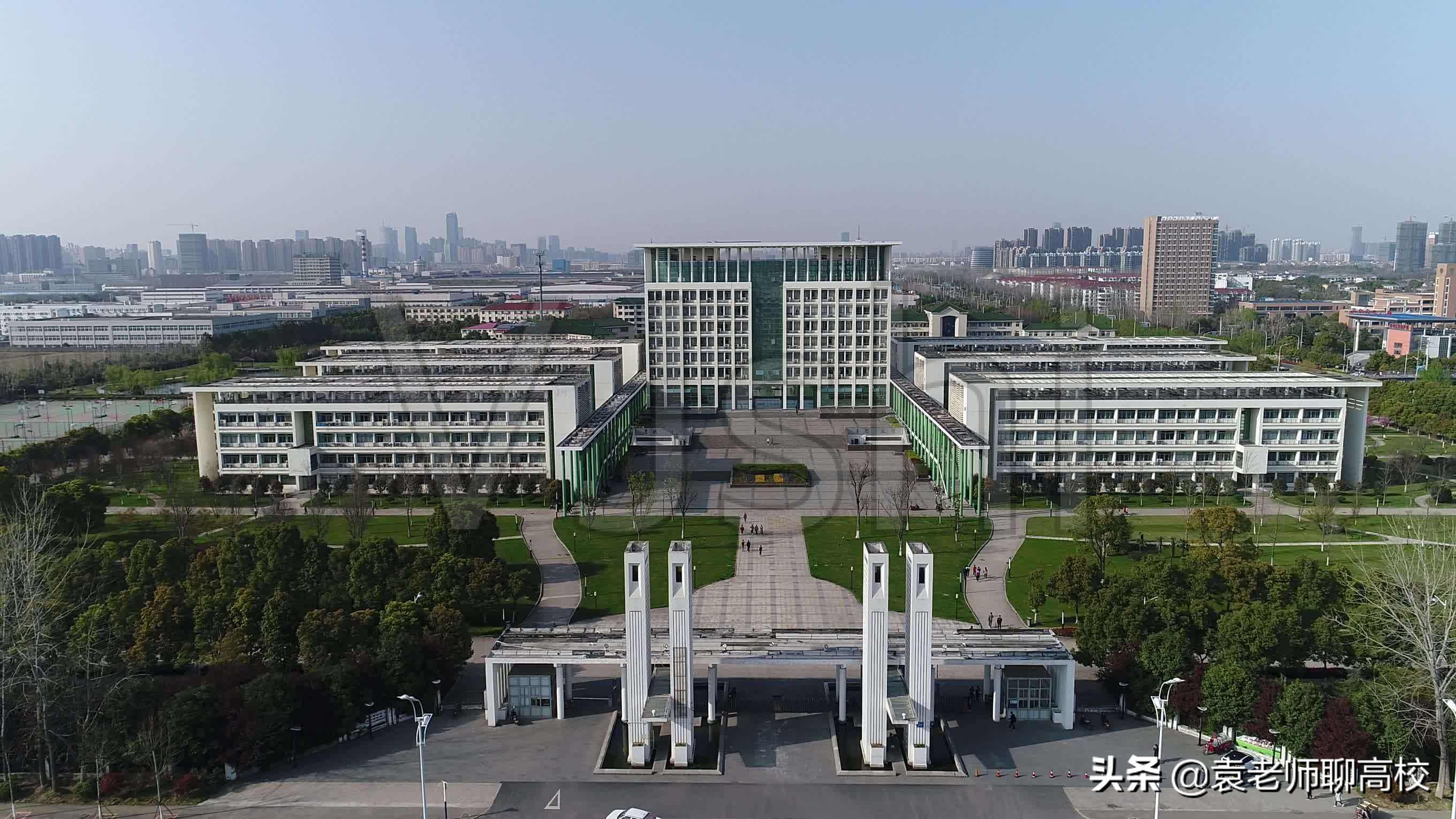 安徽大学与南昌大学，两所中部211高校，哪个实力更胜一筹？