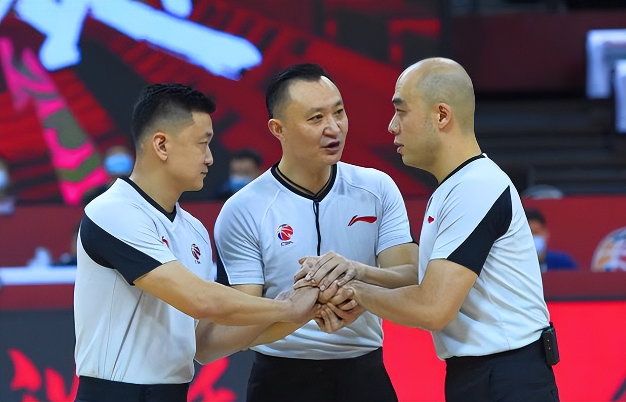 nba裁判为什么收入少(CBA赛场的裁判，吹一场比赛能赚多少钱？)