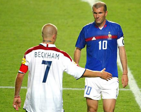 2004世界杯在哪个国家举行（2004年欧洲杯：冷门与颠覆齐飞，青春共激情一色）