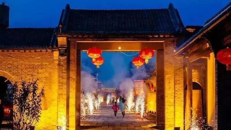 孩子童年快乐，幸福迎接新年