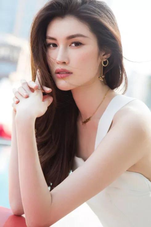 百家姓女神系列之何穗