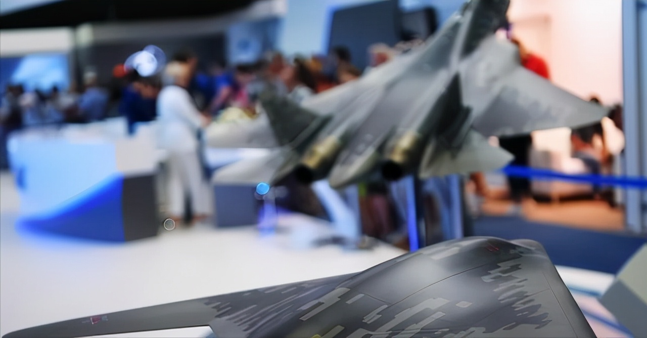 ����ʽ������ը������˺�ѱ�Լ�ķ�����ϵ