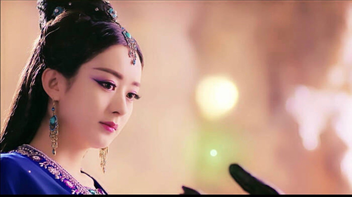 “尖嘴猴腮”别硬演公主，这8位女星告诉你，什么才叫金枝玉叶