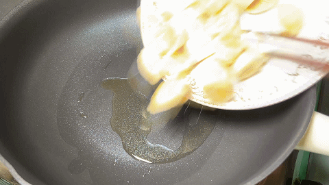 香蕉鸡蛋饼的做法（孩子想吃香蕉鸡蛋饼5分钟就能上桌）