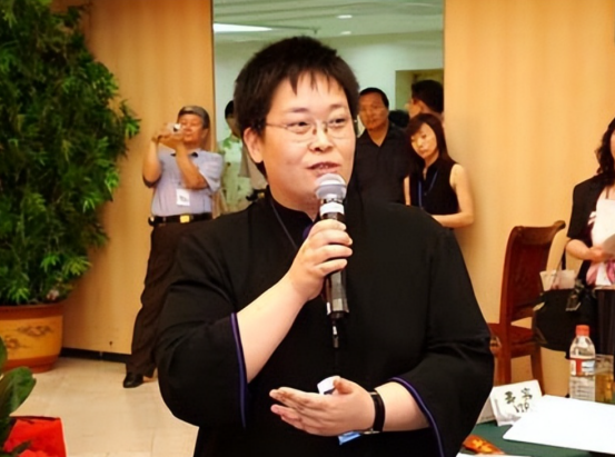 至今还单身的8位央视女主持人，情史个个简单，最大57岁最小29岁