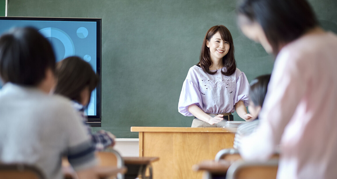 “考公上岸后，亲戚上演了教科书式翻脸”，大学生的经历很真实