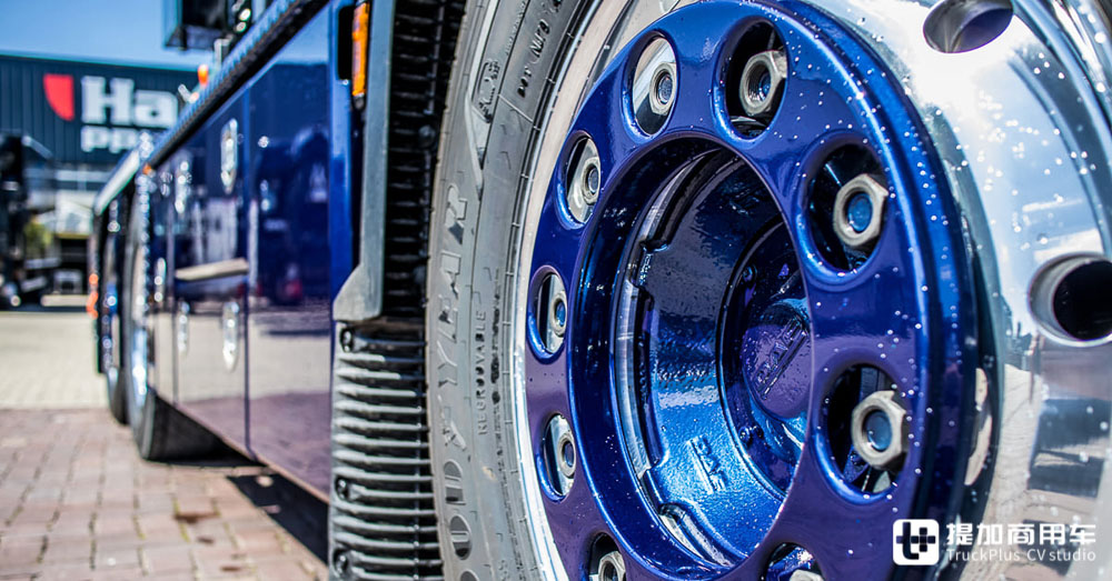 达夫XG 真会整活（就没见过这么帅气的随车吊，还是牵引车底盘，达夫XG+真会整活）