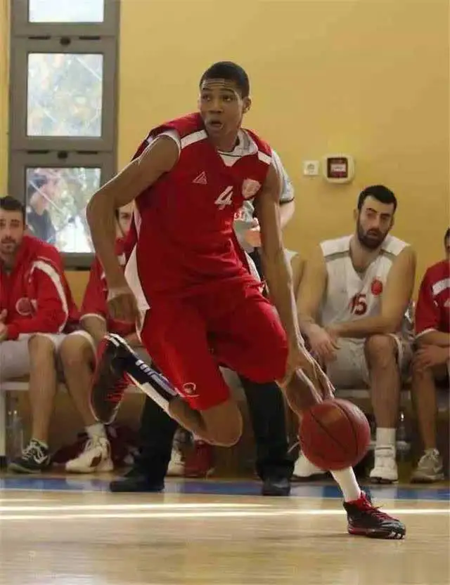 字母哥个人介绍信息（NBA球星传记—字母哥篇）