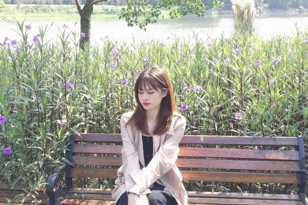 432分跨考上岸深圳大学，二本学院美女师姐火了，颜值更令人心动