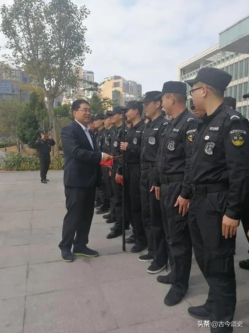 高考状元张晓勇：接近满分考进清华，毕业后却选择回乡当保安