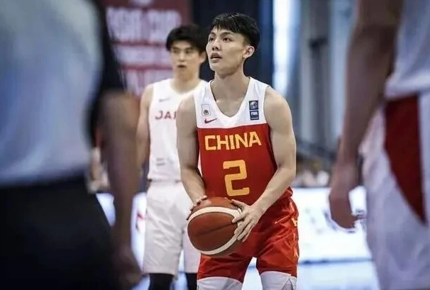 FIBA世界杯文案生活(同天生日不同待遇！FIBA撰文祝周琦生快 网友：看不起徐杰吗？)