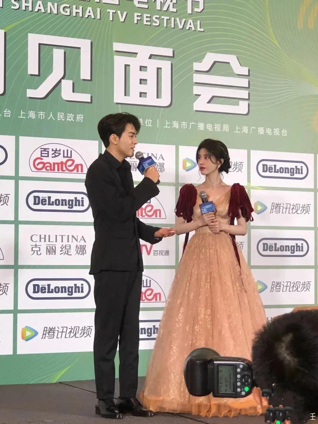 鞠婧祎路人视角