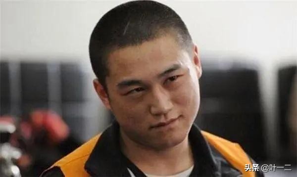 感觉像被判了死刑(2012年，20岁杀人犯在法庭微笑求死，向法官鞠躬感谢：请判我死刑)