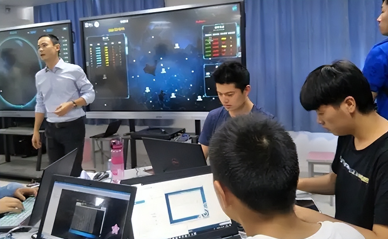 2022各大高校开设专业数量排名，榜首意外，计算机属于大类专业