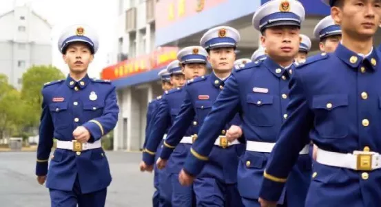 帅小伙和相差61岁的老太太拍婚纱照:这是好人得到的最美回报