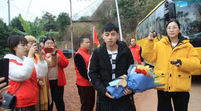 儿子被拐福建27年成为大帅哥，面对生母，他却质疑亲子鉴定是假的