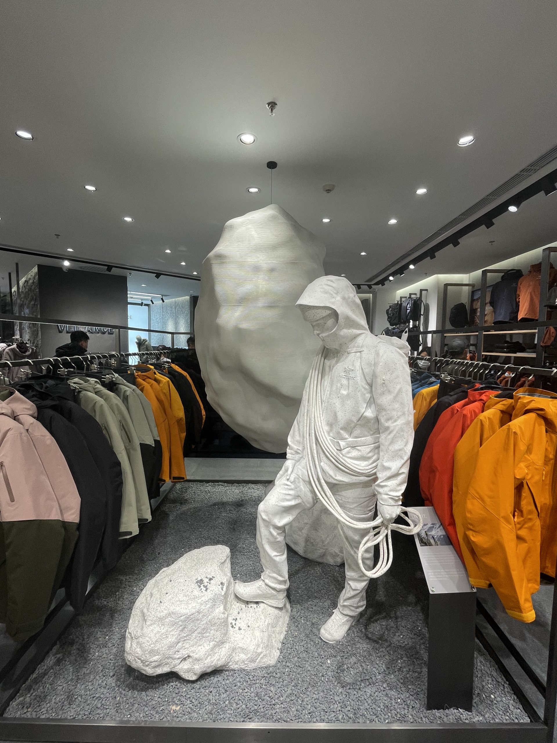 华丽探店｜北京SKP五层大升级，从中我们发现了两个热门趋势