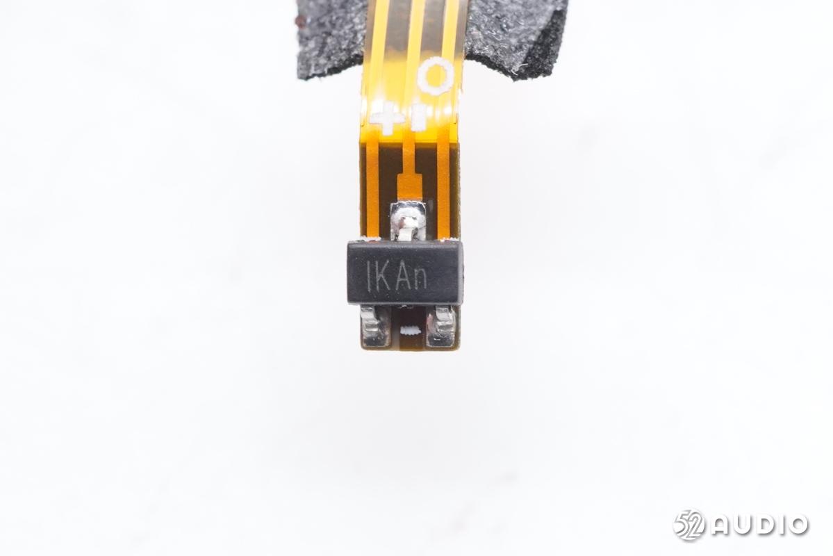 聯(lián)想LP6耳機(jī)拆解報告，機(jī)甲風(fēng)格設(shè)計(jì)，支持藍(lán)牙5.3