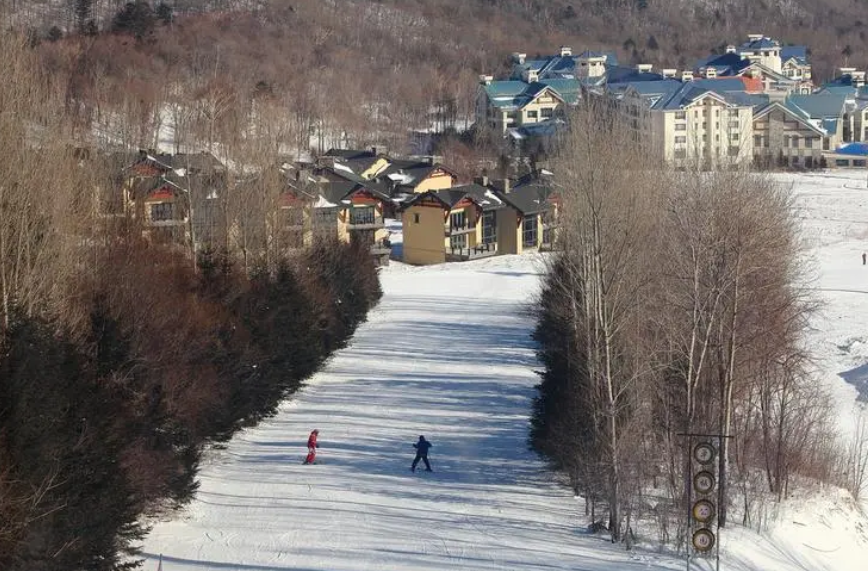 “世界小姐冠军”于文霞出身农村，2012年夺冠，后来投身公益事业