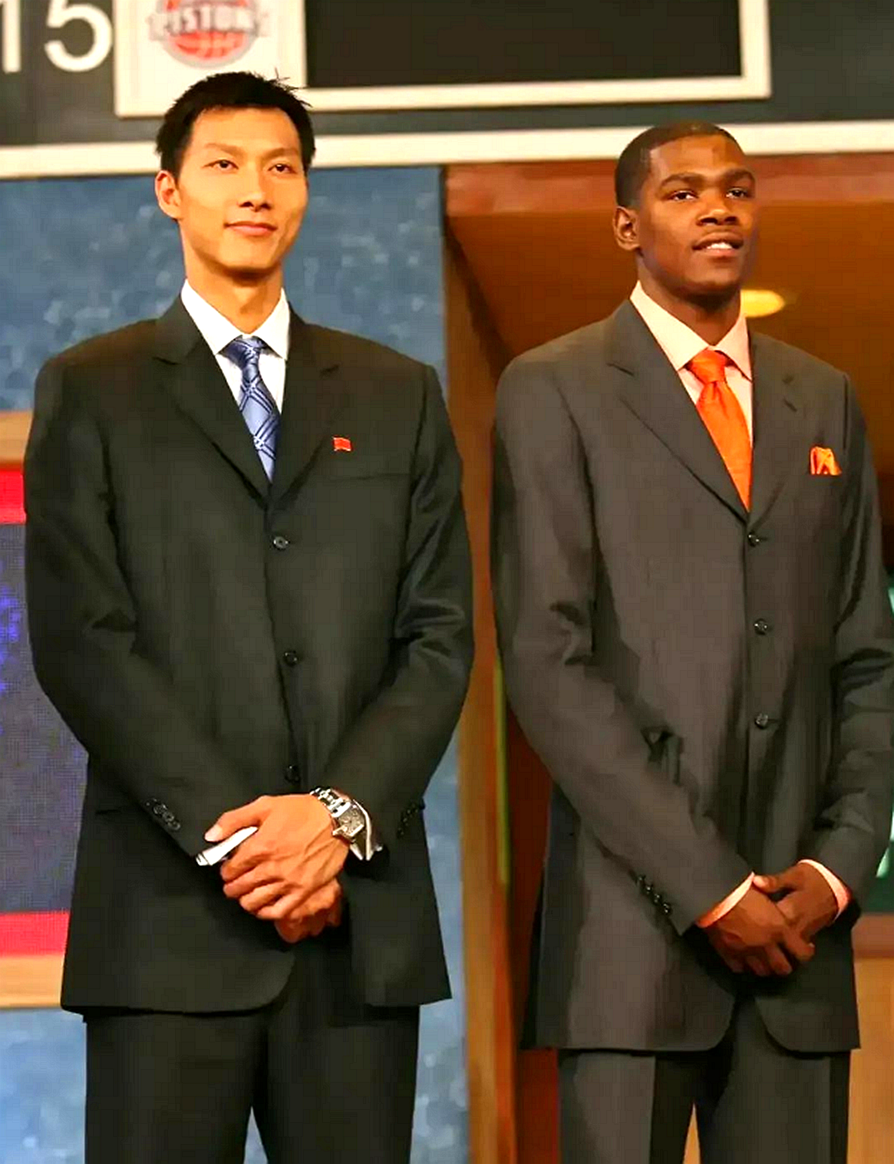 易建联为什么站不住nba站(易建联身高臂展弹跳不输杜兰特,为何却被nba