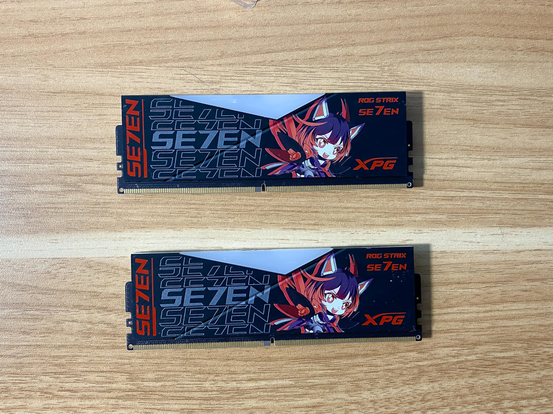 内存右上角有rog strix se7en的字样,真的是联名版哦.