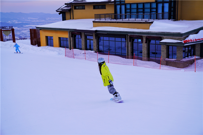 吉林有滑雪场吗（吉林市有个全球公认的黄金滑雪场，可同时容纳2000人滑雪，很过瘾）