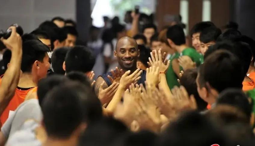 为什么nba在国际上受欢迎（科比在中国，为什么如此受欢迎）-趣拿体育