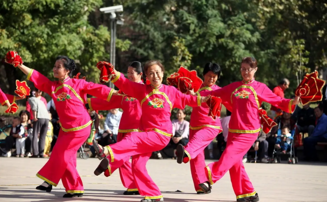 为什么足球比赛前要合照（足球和飞盘的口水大战，有多少傲慢与偏见？）