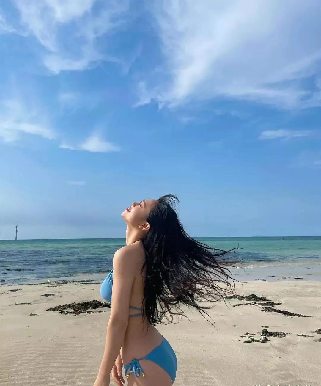 美女该有的样子，时尚性感，妩媚动人