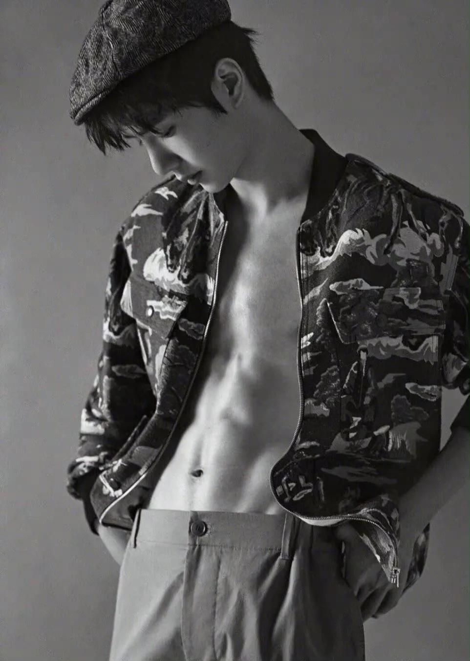 王一博的腹肌真的很优秀啊，阳光帅气的大男孩儿